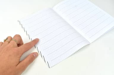Školní sešit 511L s dvěma pomocnými linkami 20 mm a s lenochem pro sklon písma