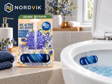 Ambi Pur WC gelová záveska Blue Blossom, 45 g, produktová fotografie v prostředí Nordvik