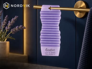 4Toilet vonná záveska do interiéru - Levandule, produktová fotografie v prostředí Nordvik